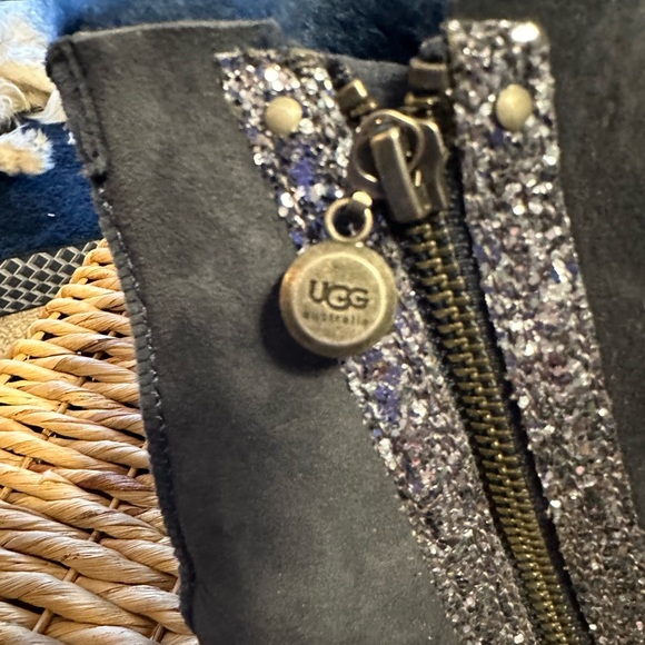 UGG Australia Women's 8 - Navy Blue Suede Boots - Picture 5 of 13